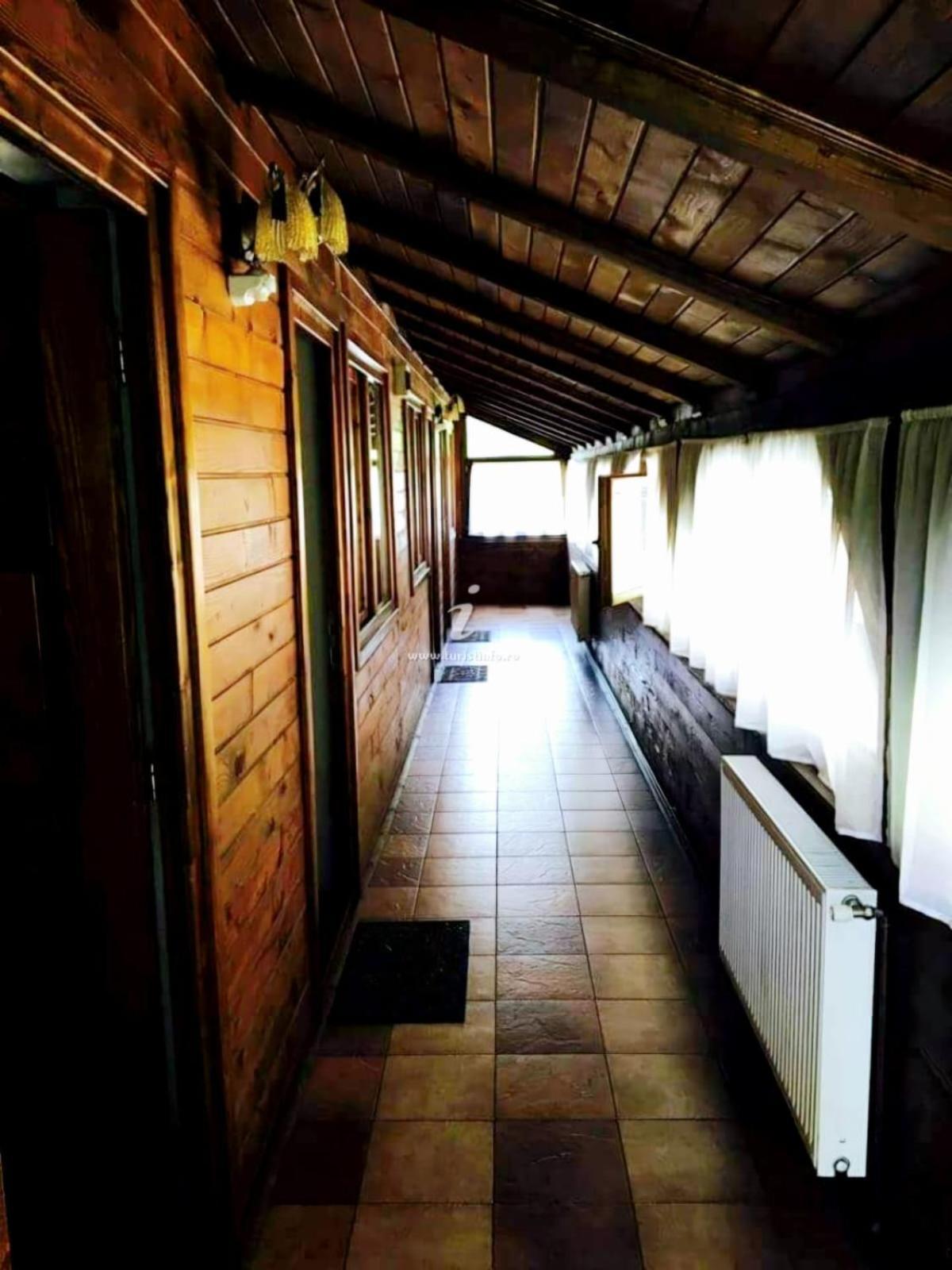 Pensiunea Cerbul - Valea Dobarlaului Zewnętrze zdjęcie